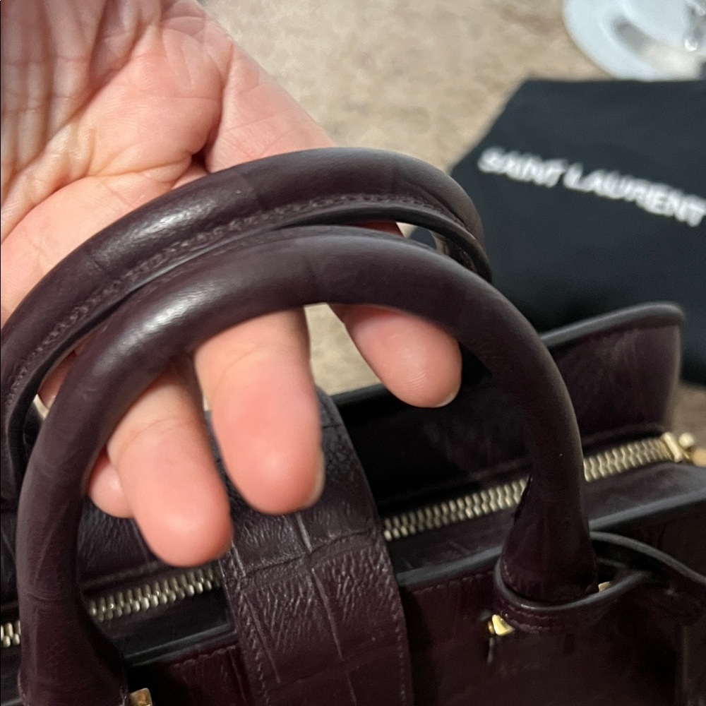 2055 Saint Laurent Cabas with Crocodile Embossing - Picture 2 of 11